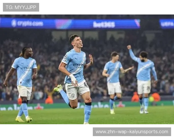 曼城肋部渗透极其顺畅，福登抽射偏